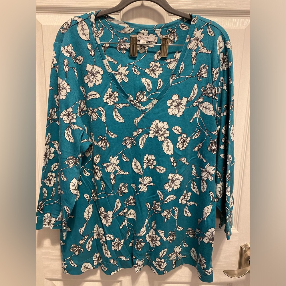 Chico’s Pima Leaf Print V-Neck T-Shirt